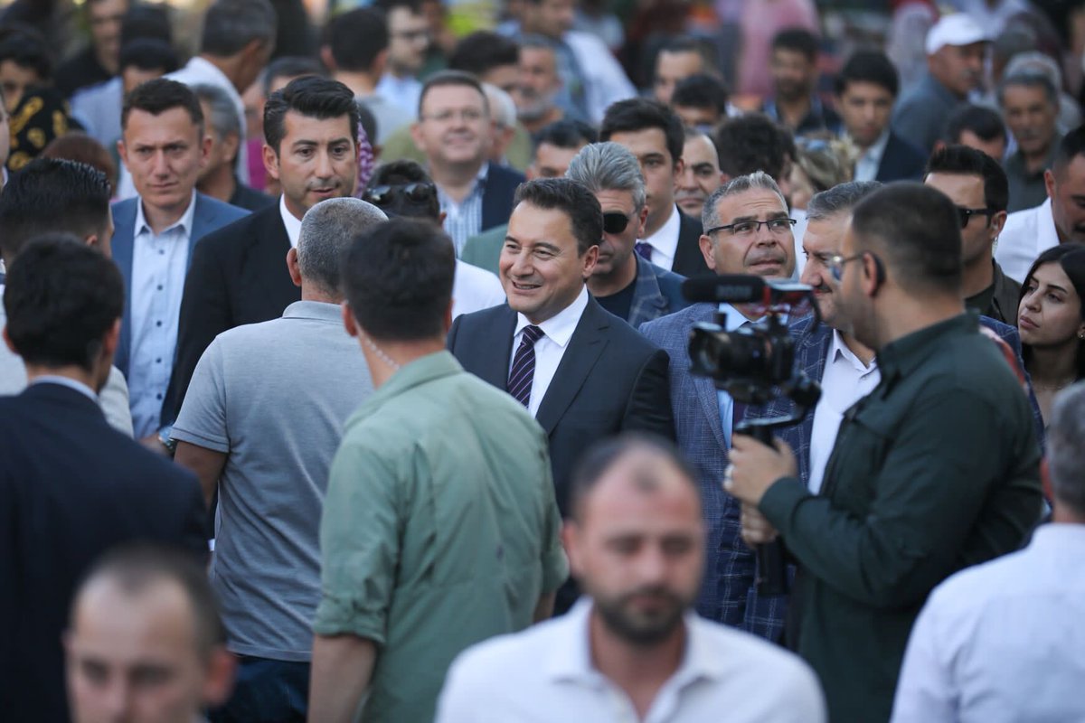 alibabacan's tweet photo. Dün Haftalık Değerlendirme Toplantımızın ardından Beypazarı'na giderek mahalle mahalle, sokak sokak dolaştık.

Sivil toplum kuruluşları ve vatandaşlarımızla sorunlar ve çözüm önerilerimiz üzerine bol bol sohbet ettik.

Beypazarı'nda bize eşlik eden herkese teşekkür ederim. https://t.co/1GYYhamFyp