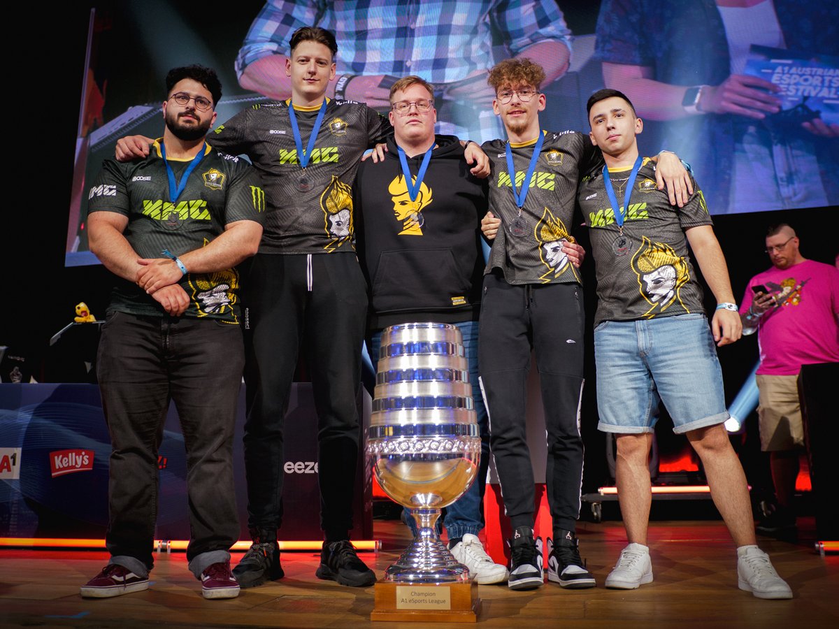 SISSI STΛTΞ PUNKS tweet media