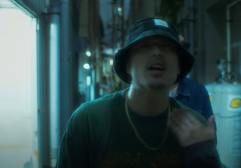 ULTRAVYBEHIPHOP's tweet image. 【DIRTY JOINT、New MVをDrop!】
「KEEP ON MOVIN'」から"GANJA WALK feat. SUNADEMUS, FORTUNE D"のMV公開。
youtu.be/dk98CY987Qg
&amp;amp; 明日6月24日（金）配信解禁。LPの収録内容に加え新たに6曲を収録！
各種URLは随時更新：ultravybe.lnk.to/keeponmovin
@DLIP_Records