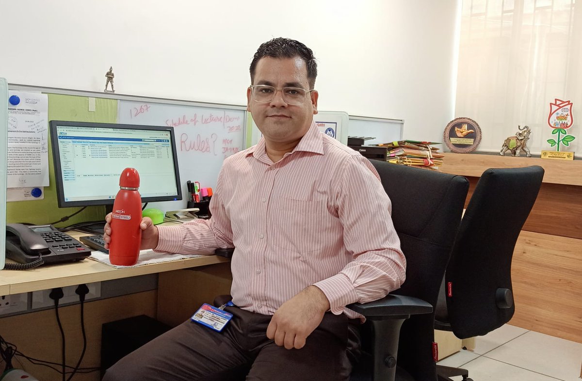 NaveenK74891605's tweet photo. I use to carry my own Water Bottle to my workplace @MCChandigarh 

Avoid Single Use Plastic https://t.co/fNR0EwniG4
