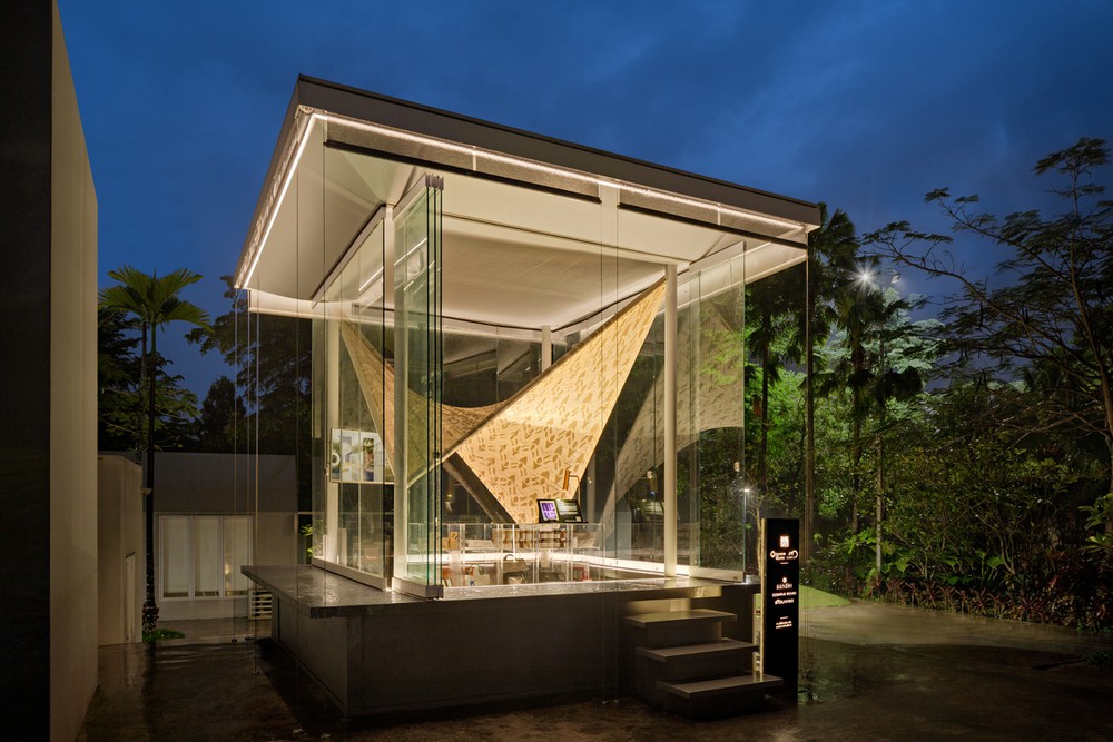 e_architect's tweet photo. The A Beautiful Mess pavilion, designed by Seniman Ruang carries the message about women empowerment, self-love and acceptance
https://t.co/xLAHoJow18
#Pavilion #Indonesia #ArchitecturalInstallation #Architecture https://t.co/ltzLfcMAhn