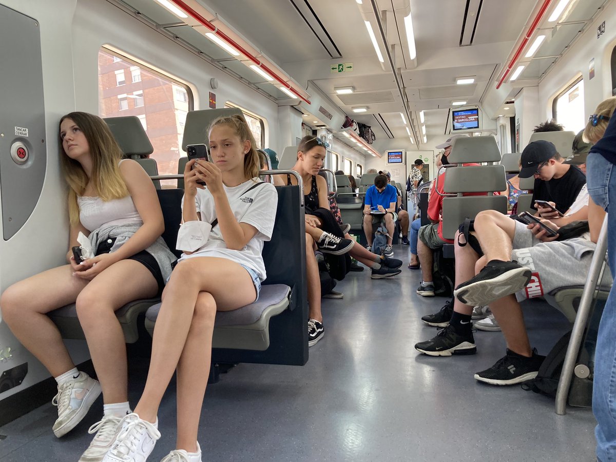 RutTurro's tweet photo. Nomès els locals portem #mascareta a @rodalies, i per postre sempre agafen tots els seients. 
#maresme @Renfe #NormesPerTothom https://t.co/m67BrjtQKs