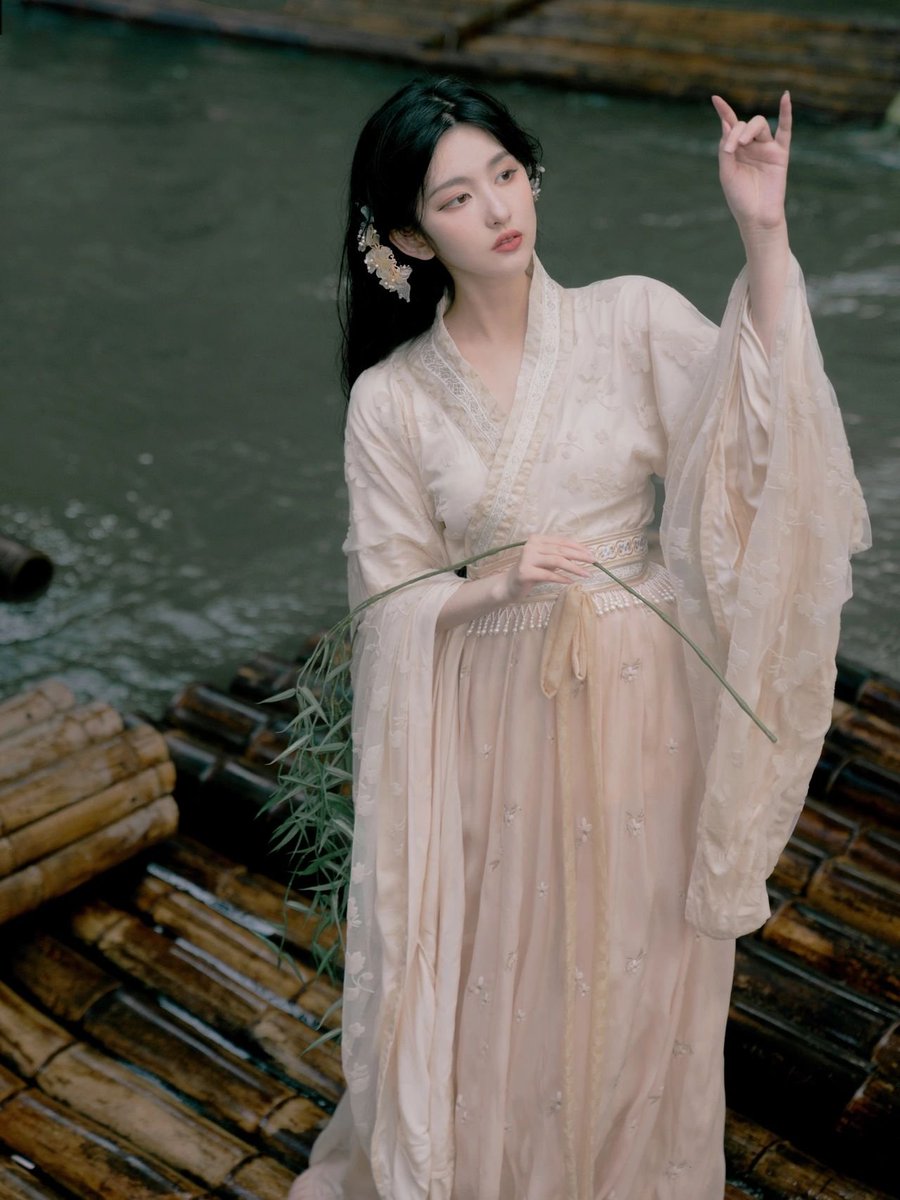 CaoYi_MFA's tweet photo. #Hanfu #costume #China #Tradititonal #漢服 #culture #beauty #girls #beauitful #photos #art #fashion #photooftheday #summer @SichuanDaily https://t.co/lMklu4YdG1