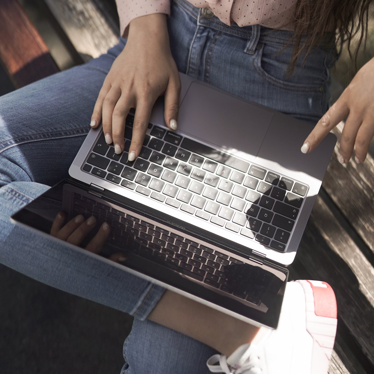 Ať už pracuješ odkudkoliv, vždy to může být na tom nejnovějším. Třeba MacBook Air můžeš mít u sebe už od 741 Kč měsíčně. To všechno díky službě Easy Upgrade. Seznamte se 👋🏻 → istyle.link/easy-upgrade // #istylecz