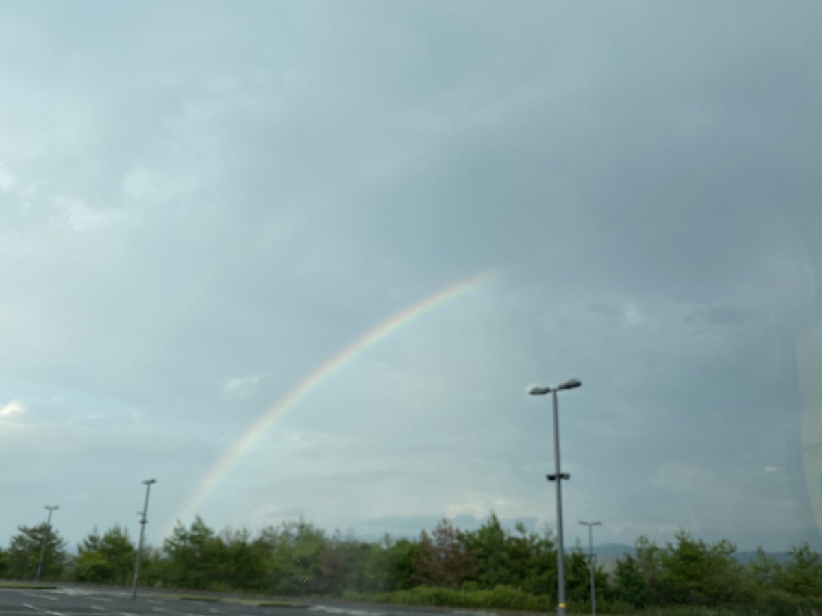 12mikichan15's tweet photo. 通り雨☔
虹が出てきました🌈
うっすらWRainbow
#イマソラ
#WRainbow https://t.co/xPBYGPtGJN