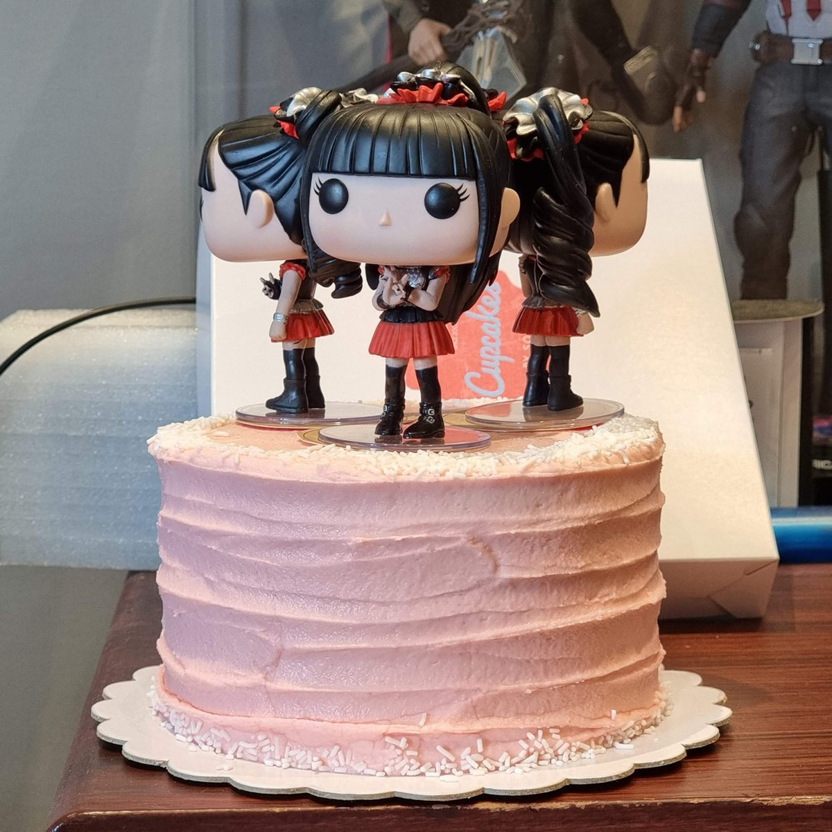 e30ernest's tweet photo. It's my daughter's 6th birthday today and she wanted a pink #babymetal cake. https://t.co/ETe6U6nyHm
