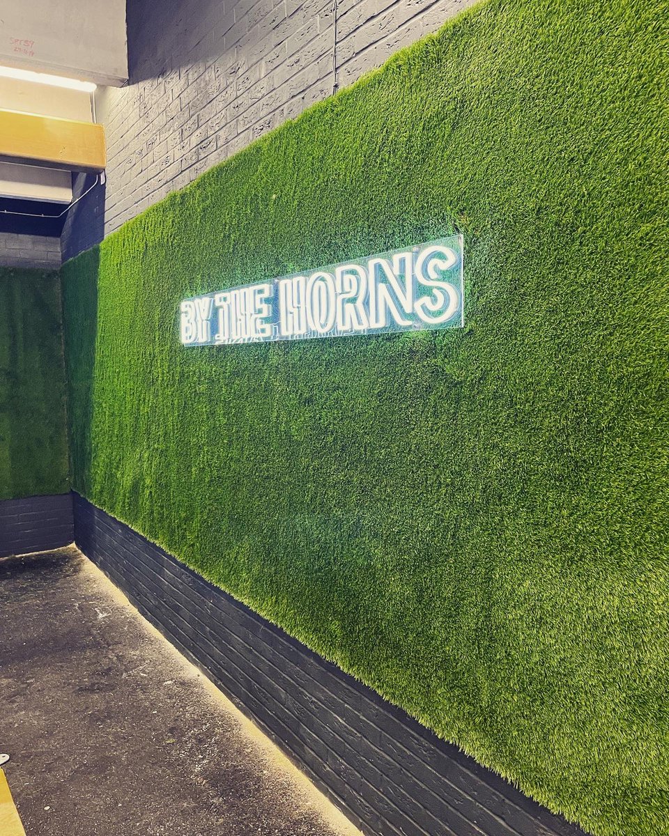 Thanks to our friends at @ByTheHornsBrew who trusted us to transform their outside space at Plough Lane in to a continuation of the inside…
•
•
#painting #bythehorns #afcwimbledon #neonlighting #electrician #neon #astroturf #fakegrass #pubgarden #designandprint