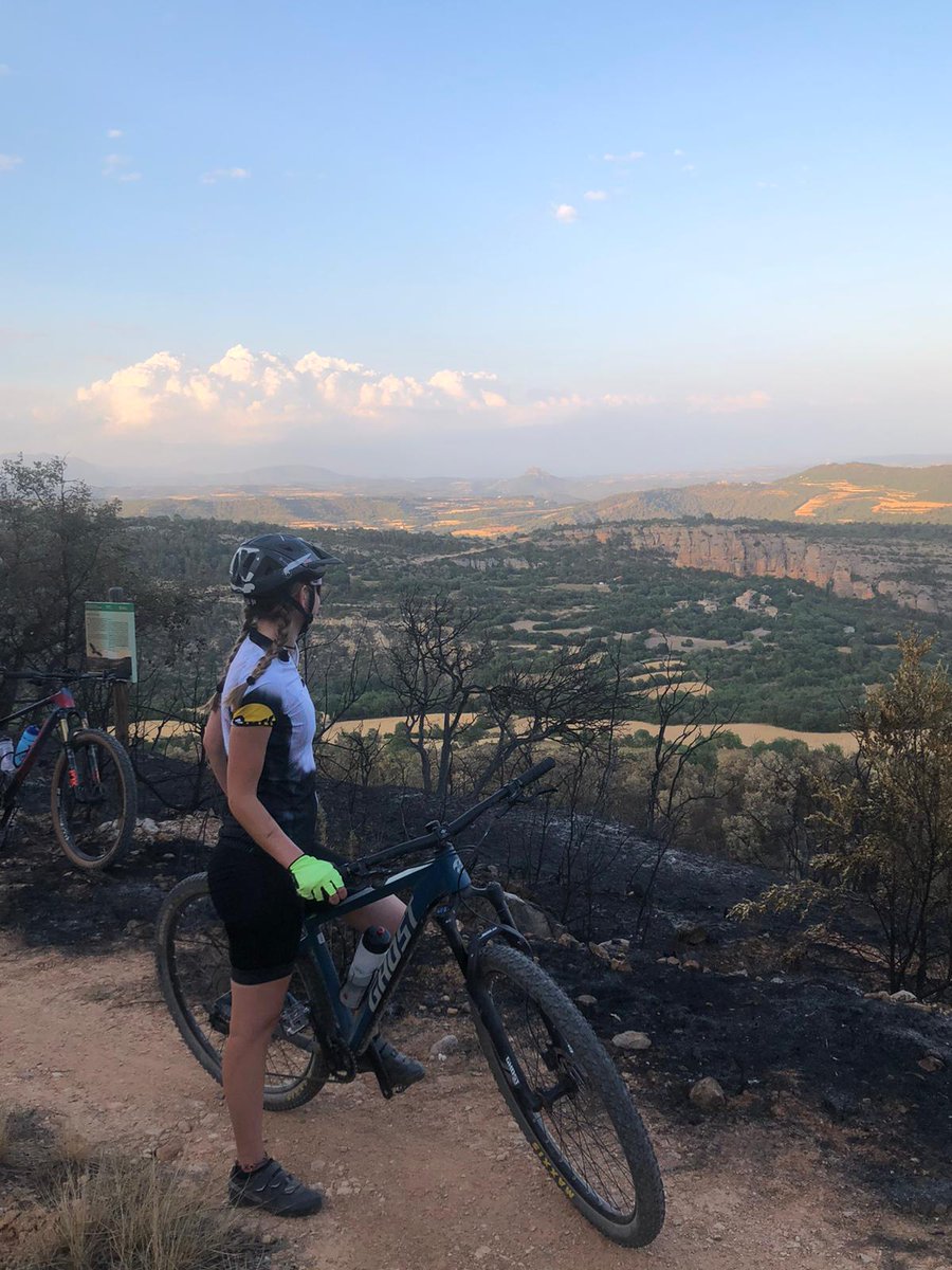 BernausMaria's tweet image. #IFBaldomar 
1. Part del corriol de les abelles
2. Mirador de Clua
3. Mirador dels Voltors 
4. Paisatge desolador

#Baldomar #Clua #Valldariet #serradelmontsec #Montsec