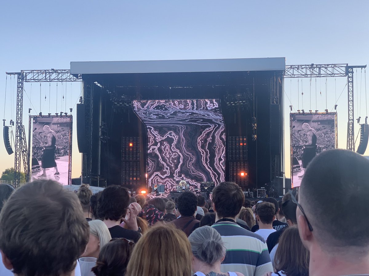 FourKRay's tweet photo. @ChiliPeppers set was immense last night. Universally speaking, I like dirt, hey, suck my kiss, Soul to squeeze, I could have lied, Shadowplay intro jam into around the world to start. Amazing! https://t.co/fmhrQUJhUU