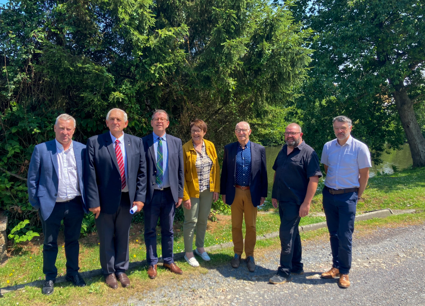 JeanMorin_CD50's tweet photo. Contrat de Pôle de Services de #PontHebert :
✔️Viabilisation de terrains pour création de logements
✔ Réaménagement d’espaces publics
✔️Réhabilitation de la salle de convivialité
✔️Actions pour prévention des difficultés sociales
@LaManche50 au plus près de ses habitants #CPS https://t.co/JLU0yToiXX