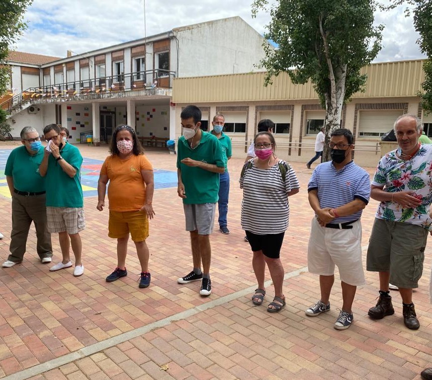 Hoy hemos realizado una asamblea al aire libre para aportar ideas sobre el himno que vamos a realizar para el 50 aniversario de nuestra Fundación.
#himno #equipo #airelibre