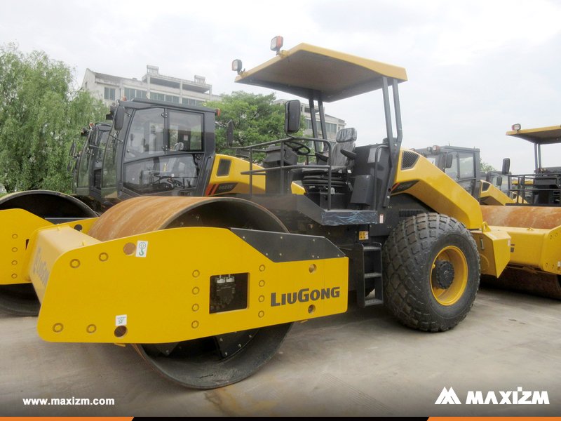 Maxizmcn's tweet photo. #MaxizmProducts — #LIUGONG CLG6611E Road Roller🚜
Engine: CUMMINS
Rated power: 93kW
Operating weight: 11350kg
Min. ground clearance: 470mm
Dimension: 6000*2280*3180mm
👉Contact #MAXIZM and find your equipment🔛 #RoadRoller #RoadCompactor #HeavyMachinery #ConstructionMachinery https://t.co/jl2UAtL4ut