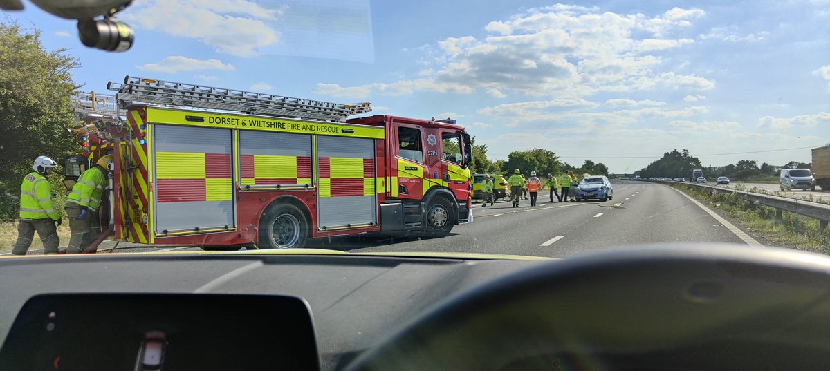 Road_Pilots's tweet photo. Tripping over RTC's is both an occupational hazard as well as something we need to be prepared for as part of the job escorting #AbnormalLoads. @Driver1stAssist & #HTAqualified. No injuries thankfully!
@wiltshirepolice @DWFireRescue @NationalHways https://t.co/pi9FtsO9Hf