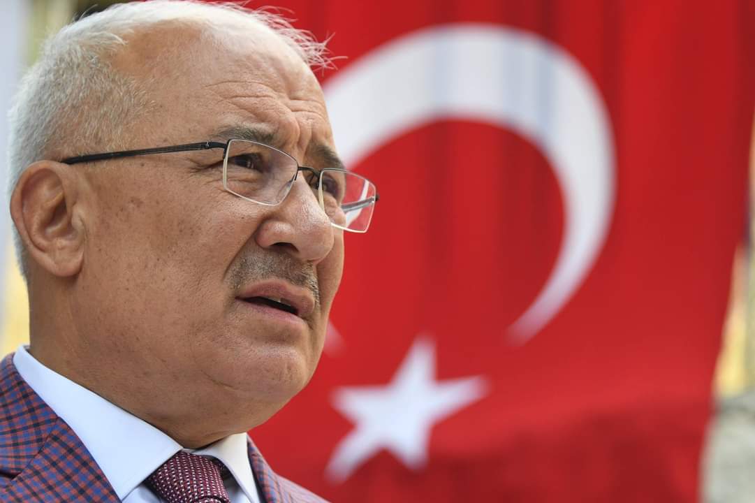BKocamaz33's tweet photo. Sevgili Dostlar,

Yaşadığım ağrılı semptomlar nedeniyle yaptırdığım covid 19 testim maalesef pozitif çıktı... 

Bir hafta süreyle Ankara’daki evimde karantinadayım.

Rabbim hiç kimseye bu illeti yaşatmasın.

C��mlemize sağlık sıhhat versin. https://t.co/u2bmc6xlPe