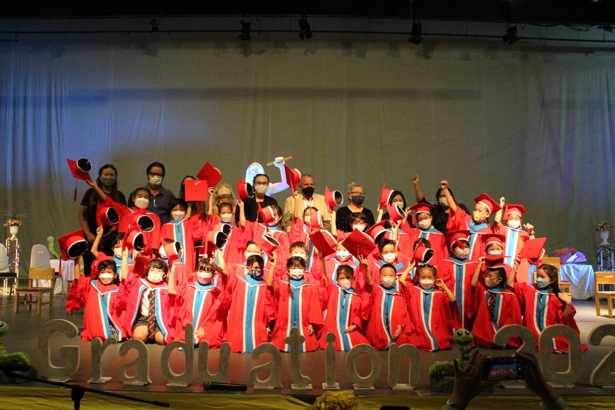 SaintJohnMaryTH's tweet photo. SJMIS Family is grateful that a special graduation ceremony for our last year's K3 has been celebrated. Congratulations to all K3 students who are presently in Grade 1! 🥳🤩😊
Click the link below for more photos: 
https://t.co/o1rucXJx0u https://t.co/In1NEtJTGa