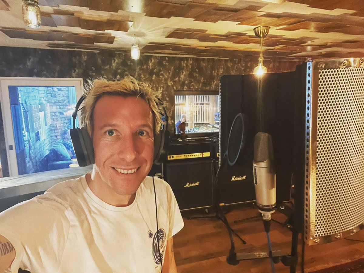 ZSKberlin's tweet photo. Album wird! #HassLiebe #studio #nurhits #supersause #zsk https://t.co/E9TV3oR9xM