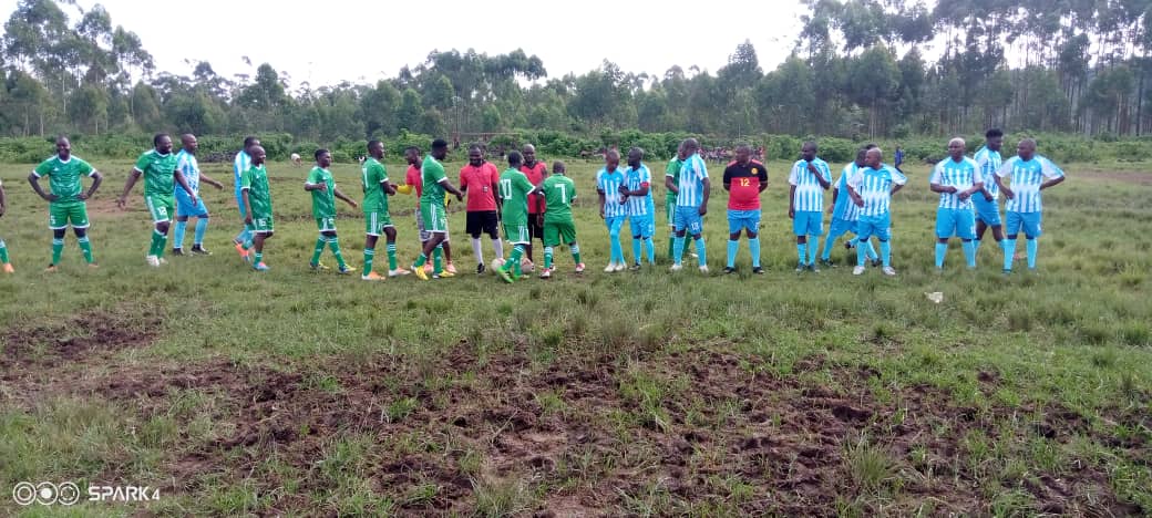 Match de foot entre l'équipe Welthungerhilfe à Kitshanga en vert blanc contre l'équipe des clubs de Kitshanga. Pour une bonne intégration et acceptance de Welthungerhilfe dans la zone! <a href="/WHH_DRC/">WHH DR Congo - Welthungerhilfe</a> <a href="/Welthungerhilfe/">Welthungerhilfe (WHH)</a>