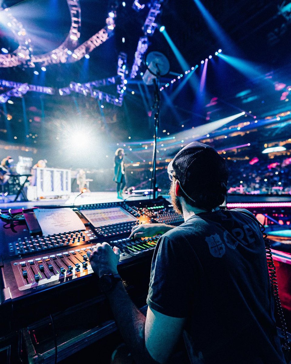 DiGiCo_official's tweet photo. March saw the 90th anniversary of Rodeo Houston - and Zach Escobar was sitting "stage-left" with his DiGiCo console 👍
What great images that we have been tagged in 👏
📸 Mitch.cs
#DiGiCo #MixingConsole #DigitalMixingConsole #SoundEngineer #Mixing #MixingEngineer #LiveSound https://t.co/WbM7YGC3as