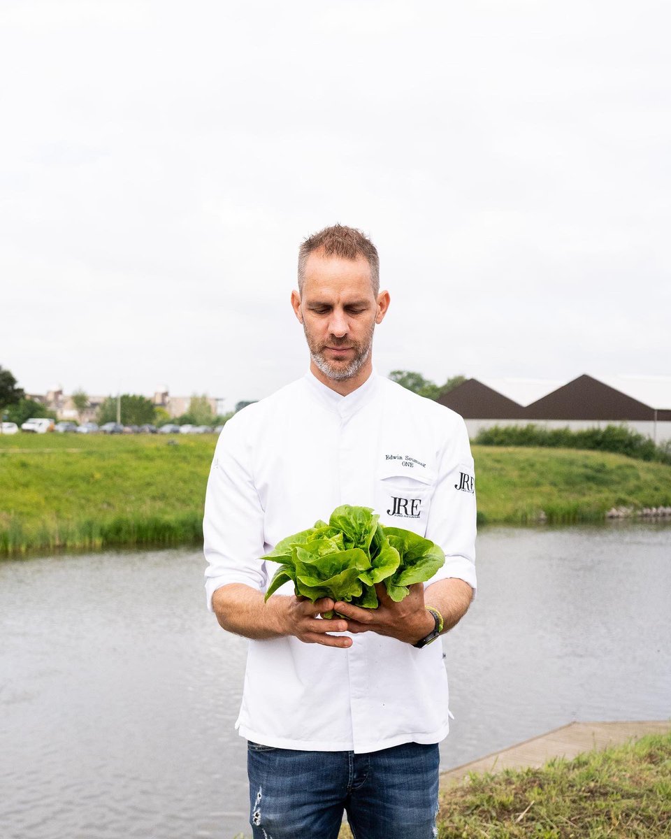 RestaurantOne's tweet image. Vers en zelf geplukt - Er gaat niets boven de smaak van vers geoogste groenten en fruit. 🥬