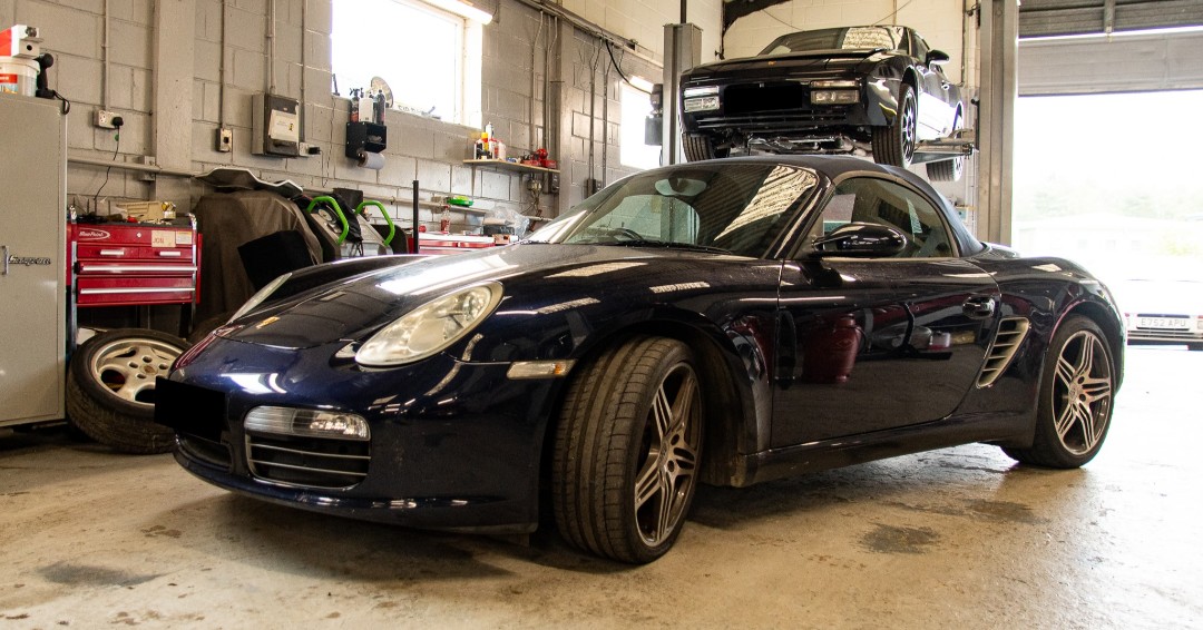Lightweight flywheel goes whiz!
Quite a regular modification here at JMG, this Boxster is today getting a clutch replacement along with a light weight flywheel. The benefit being quicker throttle response and of course a working clutch!
#modified #porsche #flywheel