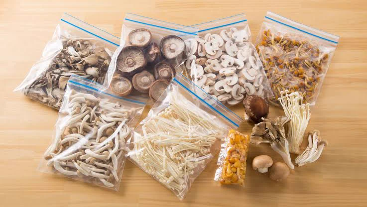 夏はキノコが安い！しかも冷凍で旨味が倍増するらしい‼