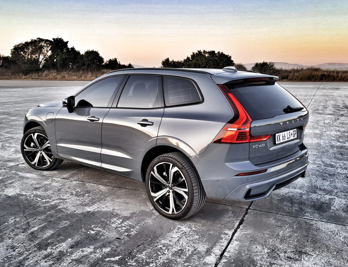 .@VolvoCar_SA XC60 T8 AWD Recharge R-Design ran a 4.79s to 100 km/h, a 13.03s 1/4 mile at 175.48 km/h, a 6.72s 60 to 140 km/h and a 180 km/h top speed at Gerotek. #volvo #volvoxc60 #t8 #recharge
