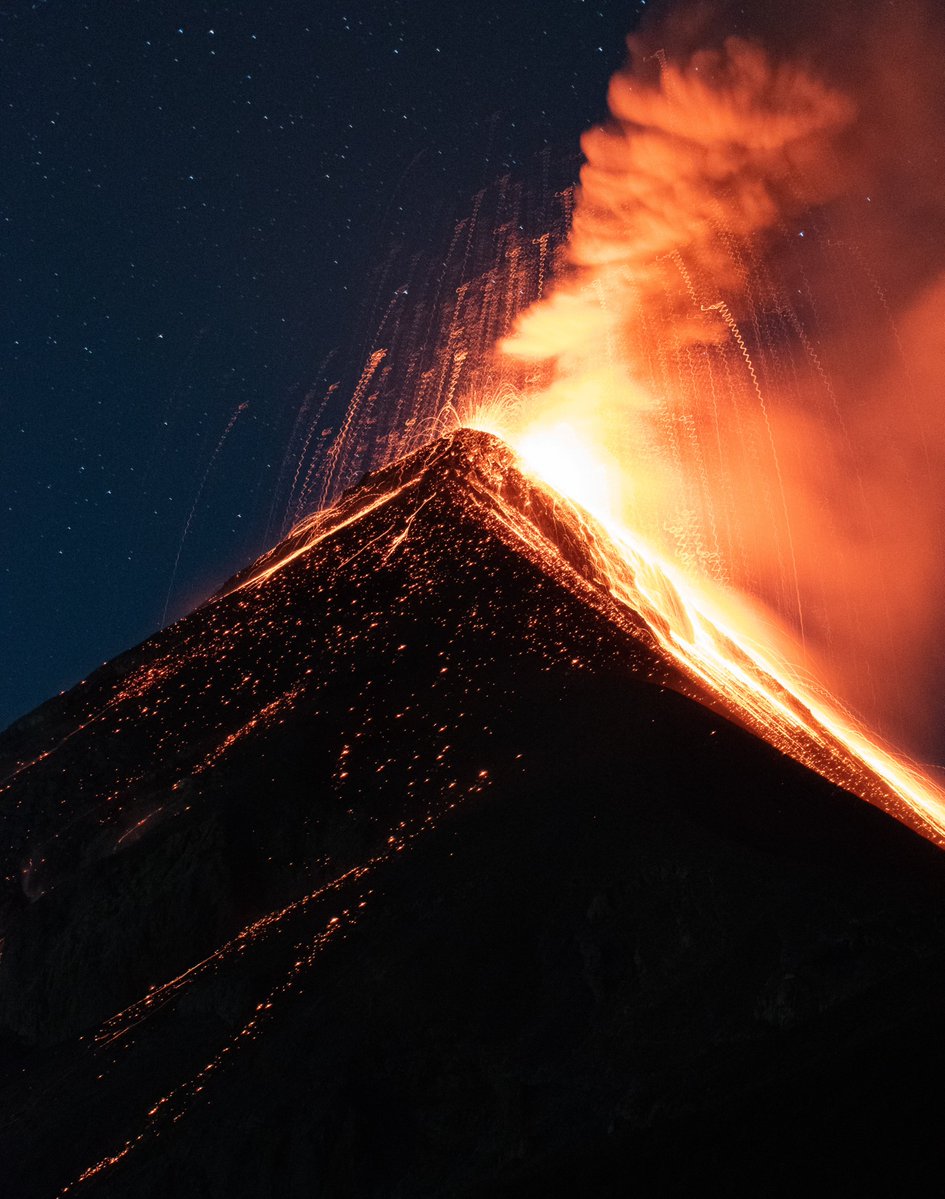 doseof_art's tweet photo. Volcano Erupting at Night Under Starry Sky
#NFT #NFTCommunity #NFTNYC2022 #NFTCollection #nftart https://t.co/hMu7D3v5Cv