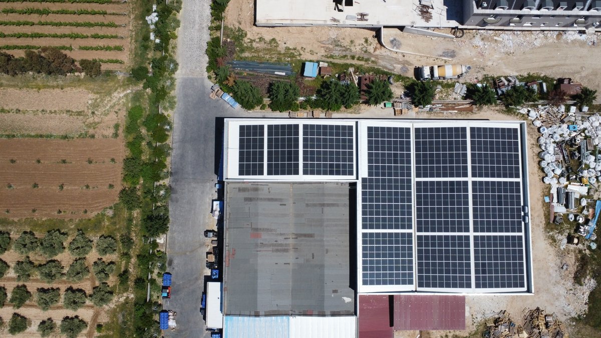 VegaSolar1's tweet photo. ☀️Brightening your day with #Sun Powered Power!
#PhotovoltaicSystem - 190.08 kWp 
📍Dukat Water, Albania

#renewableenergy #solarpv https://t.co/7vcSxpDATR