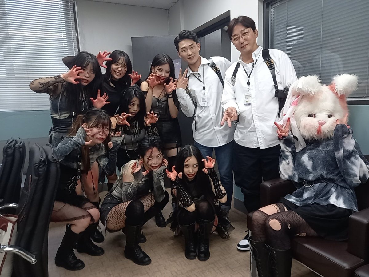 PF_Official_X's tweet image. [#PF_Clip]

취조실을 습격한 핑크판타지!🧟‍♀
&amp;lt;노빠꾸탁재훈&amp;gt; 핑크판타지 편! 

📎youtu.be/A6BFbbqhcDk

#핑크판타지 #PINKFANTASY #ピンクファンタジー #노빠꾸탁재훈 #탁재훈