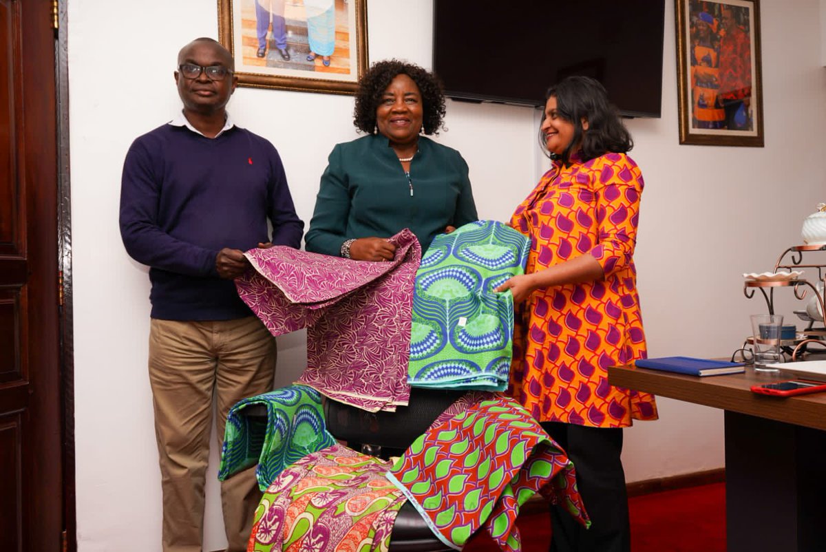 ThikaClothMills's tweet photo. We thank @IdaOdinga for appreciating the Kenya made Kitenges from Kenyan cotton farmers spun,woven and printed by Kenyan hands.We are so touched and grateful.May God bless you. Keep pushing for manufacturing,value addition,Job creation and  the Buy Kenyan  Build Kenya initiative. https://t.co/yjcg9EmE2Y