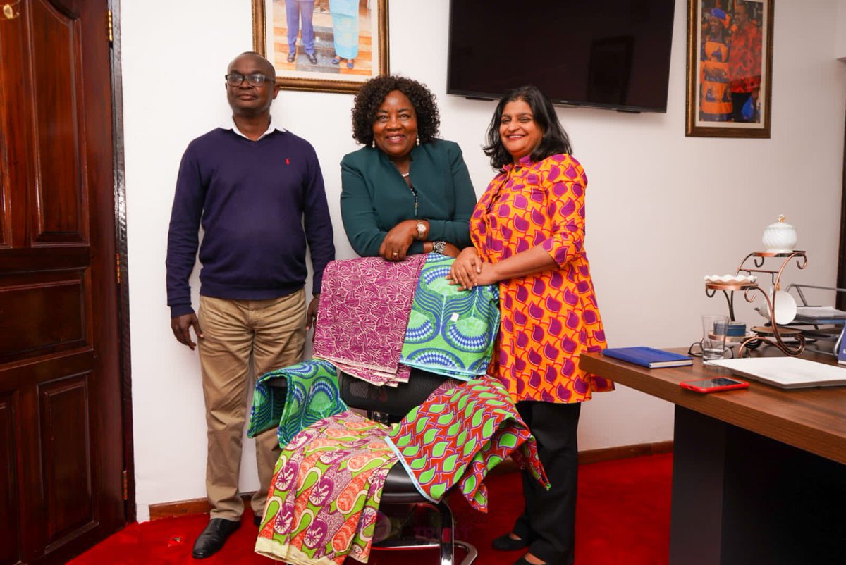 ThikaClothMills's tweet photo. We thank @IdaOdinga for appreciating the Kenya made Kitenges from Kenyan cotton farmers spun,woven and printed by Kenyan hands.We are so touched and grateful.May God bless you. Keep pushing for manufacturing,value addition,Job creation and  the Buy Kenyan  Build Kenya initiative. https://t.co/yjcg9EmE2Y