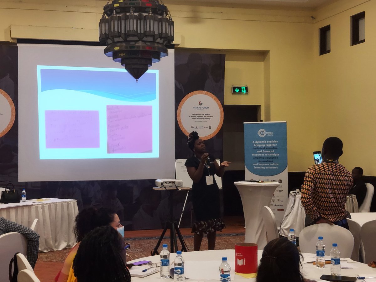 The moment all #Schools2030Forum2022 delegates have been waiting for: teacher showcases. Teacher Jalia from Uganda is demonstrating the 'writing treasure trove' ✒️ where learners sojourn the world in one moment and so much more 🇺🇬