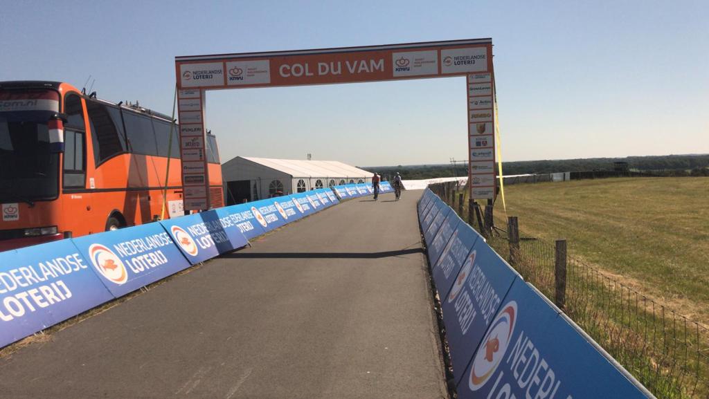 De voorbereidingen voor het NK Wielrennen, dat morgen van start gaat, zijn in volle gang. Wie zien we dit weekend op de VAM-berg? De toegang is gratis! ➡️ nkwielrennen.com