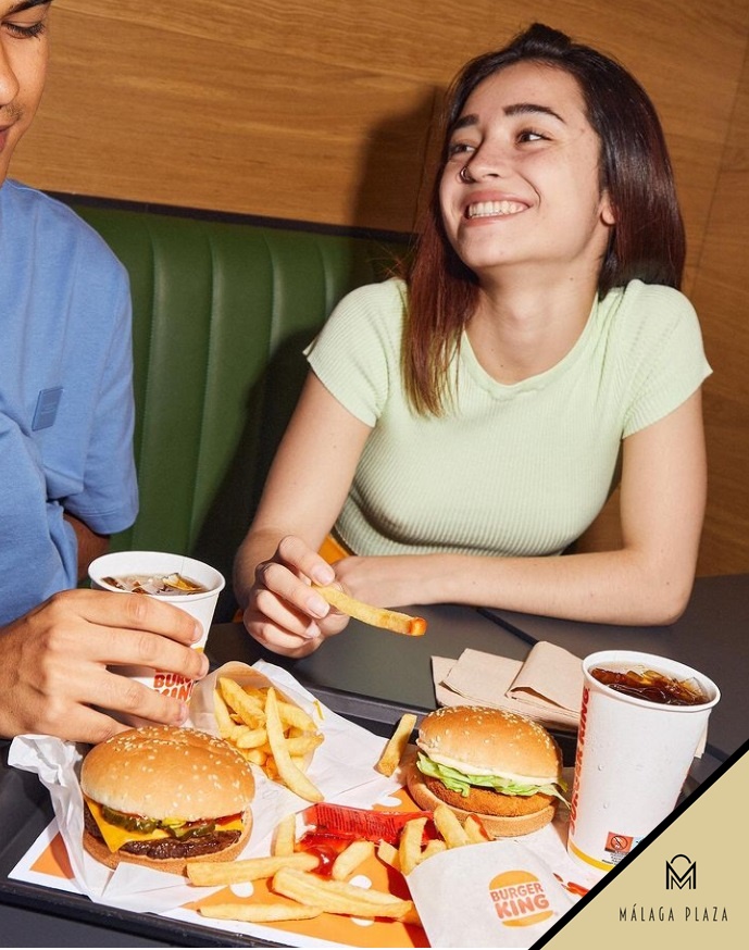 Empieza el #verano ahorrando con tu menú en #BurgerKing y Málaga Plaza 😁 sonríele a los bajos precios del King Ahorro por solo 2’99€ 🤙🏻 ¡esto sí que es economizar! y de paso ven a darte una vuelta por nuestro centro comercial.

#Málaga #MálagaPlaza