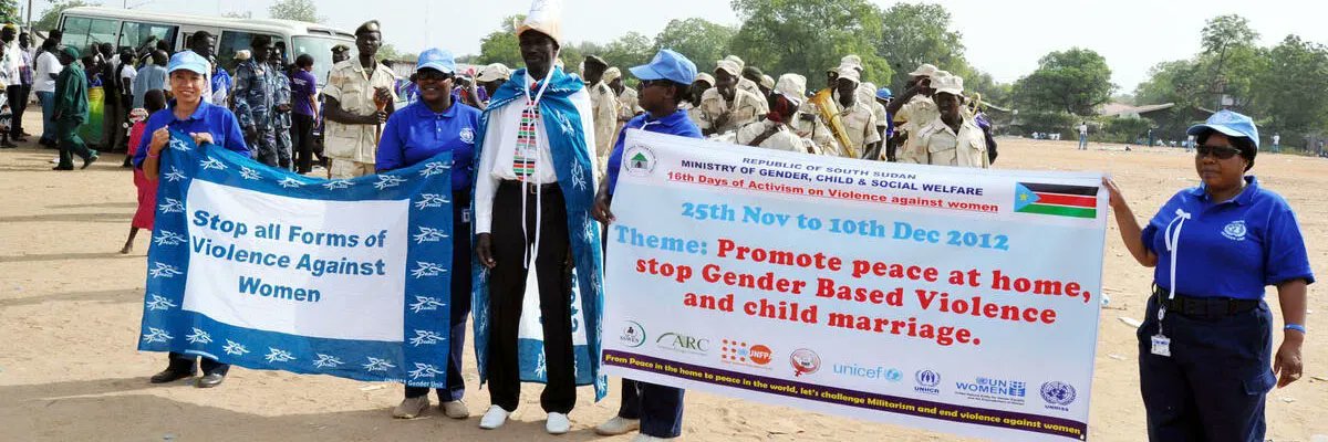 Politics_Oxford's tweet photo. How does the @UN influence countries to protect #womensrights and police and prosecute gender-based violence crimes?
Author @PeaceMedie investigates institutionalised specialised mechanisms in #Liberia and Côte d’Ivoire ⬇
https://t.co/gpbL17NLA4
#PeaceAndSecurityDigests https://t.co/4qPL7H9Zpe