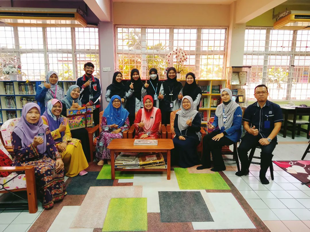 USIMLibrary's tweet photo. Program Libatsama Masyarakat USIM di Sek Keb Taman Tuanku Jaafar 2, Seremban telah berlangsung pada pagi tadi.
Majlis Penyerahan Sumbangan Little Free Library dan Taklimat LFL telah dilaksanakan.
TERIMA KASIH buat semua yang telah terlibat.
#USIMLibrary
#LibraryCSR https://t.co/Jc30xzOv45