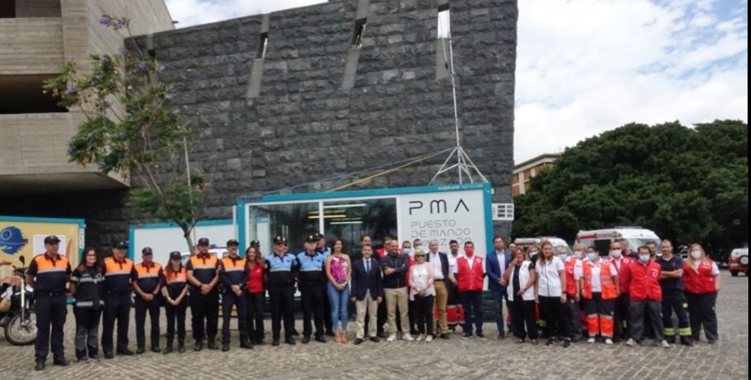 evebruler's tweet photo. Estarán todos los cuerpos preparados para suplir cualquier circunstancia.
#policíalocal #ProtecciónCivil
#Bomberos #CruzRoja #PuntoVioleta #Carnaval22 #emergencia @CruzRojaProvTfe @santacruz_ayto https://t.co/Uva11KXkdu