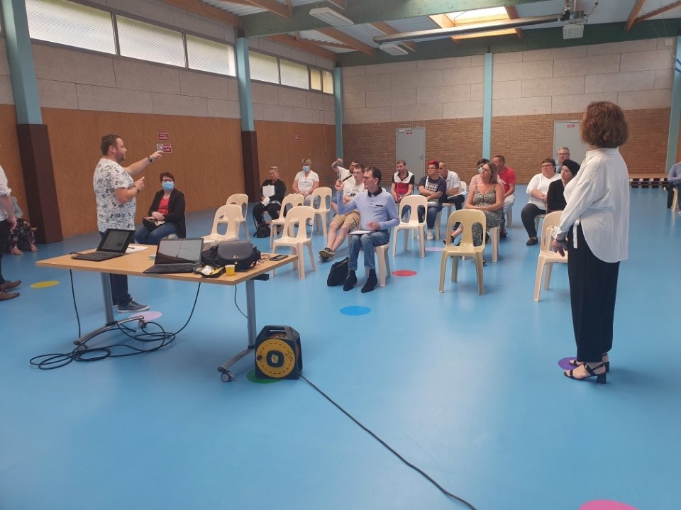 Ce matin les conseillers de Lens Laloux vont à la rencontre des demandeurs de la commune de Hulluch. Au programme présentation du marché du travail et des opportunités d’emploi. Merci à la commune pour l’accueil qui nous a été fait. ⁦<a href="/LedruB/">LEDRU Marie Blandine</a>⁩ ⁦<a href="/JlucDerambure/">Jean Luc DERAMBURE</a>⁩