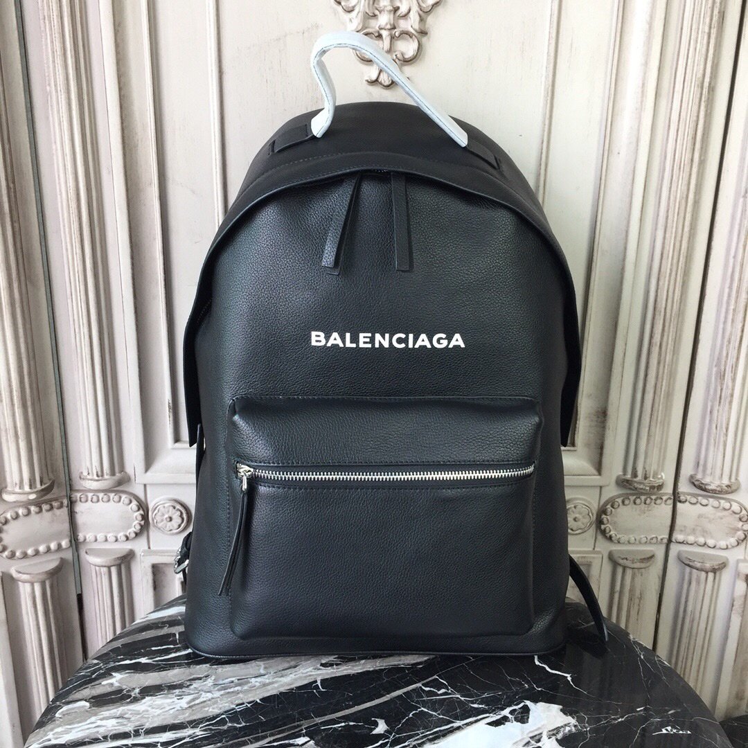 bzbb003's tweet photo. 巴黎世家 高端顶级旅行包！
海外正品代工渠道皮料！贴个标就是正
包治百病 专柜级奢牌潮品复刻
主营顶级奢牌名包 皮带 潮服 潮鞋
力比zp 轻松出入专柜无压力❗
支持货到付💰 满意后再付 品质看得见
    
🛰️更多款式联系微信   bzbb003 https://t.co/Ix7oJBWE6N
