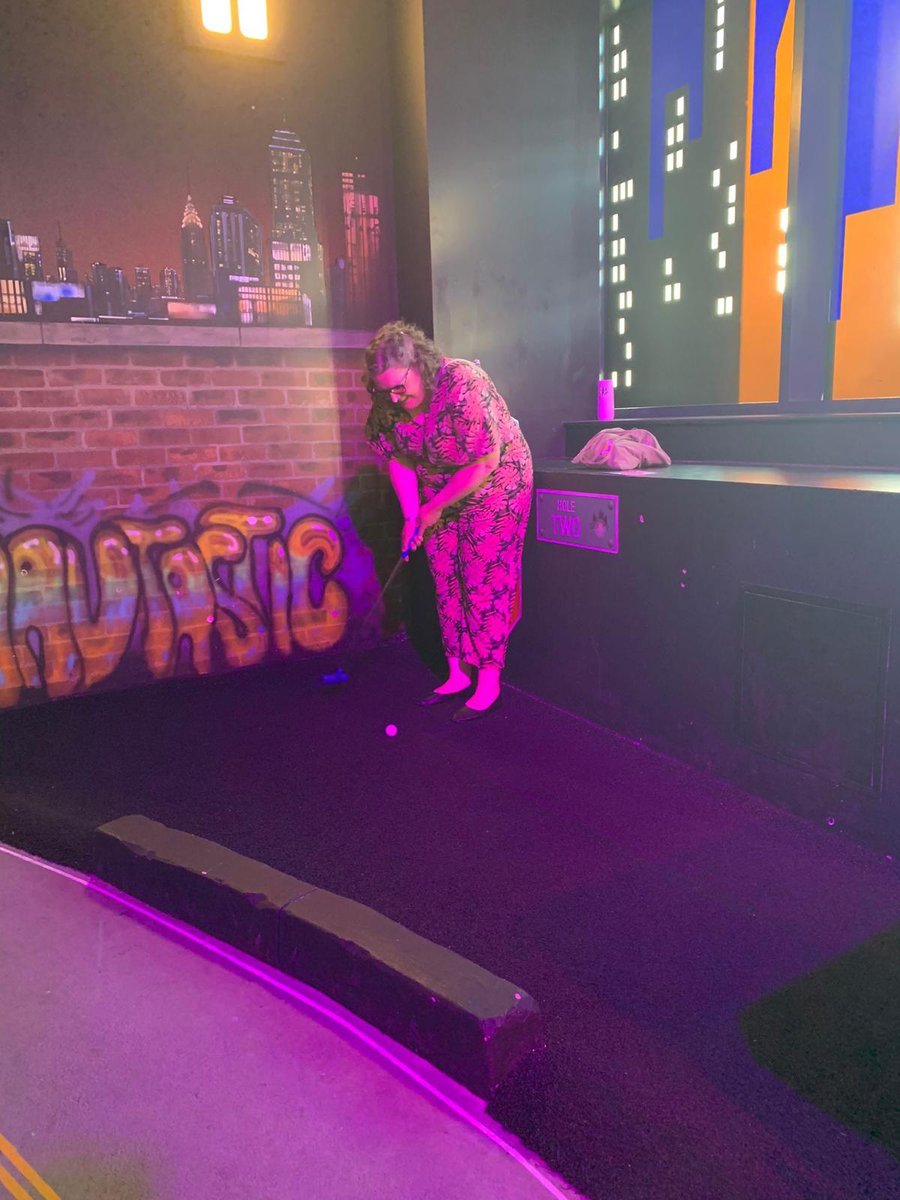 Dragoncoworking's tweet photo. We all had a brilliant time last night at Gravity taking part in the New York themed crazy golf 🚕🏌️♂️
Safe to say we all got into the friendly competitive spirit during the game!
#Dragoncoworking #crazygolf #coworkers #coworking #coworkingcommunity #membersexclusive https://t.co/HHfcr2PoNo