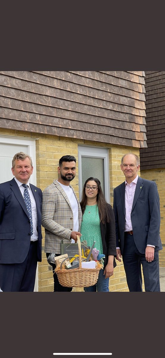 ebbsfleetdc's tweet photo. ๐ Weโre excited to be celebrating our 3000th home built in #Ebbsfleet.
๐Majid & Raveena have moved to #Ashmere, & are looking forward to settling into their new home.
Thanks to all our partners & @CountrysidePPLC @Clarion_Group who have helped celebrate our milestone! https://t.co/07CcNHSahf