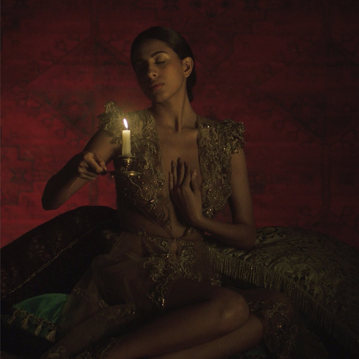 Fear and Sensuality
She had been afraid of the dark since childhood. Light was very important to her and should always be with her. When she slowly blow out the candle, she was already lost in her deep dreams ...
1/1
Reserve: 2 Eth
Exclusively on <a href="/SuperRare/">SuperRare</a>💎
 
#videography #NFTs