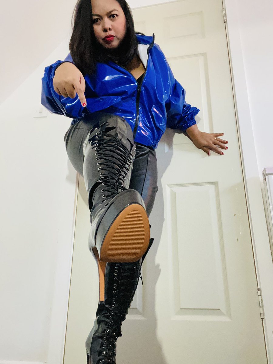 MistressCharlyn's tweet photo. Grovel at my boots you pathetic cunts 😈⛓️💦#pvcboot #bootsworship #cleanmyboots #cuckold #chastity #pvcmistress https://t.co/DZlAex9nTt