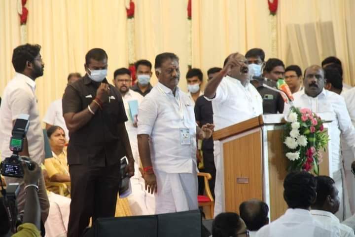 Praveenjayasur2's tweet photo. #OPanneerselvam
The leader is not the one who stands strong among a thousand supporters.
The best leader is the one who stands strong among a thousand enemies.
@OfficeOfOPS @TTVDhinakaran
#StandwithOPS https://t.co/LhwFVLzUSe