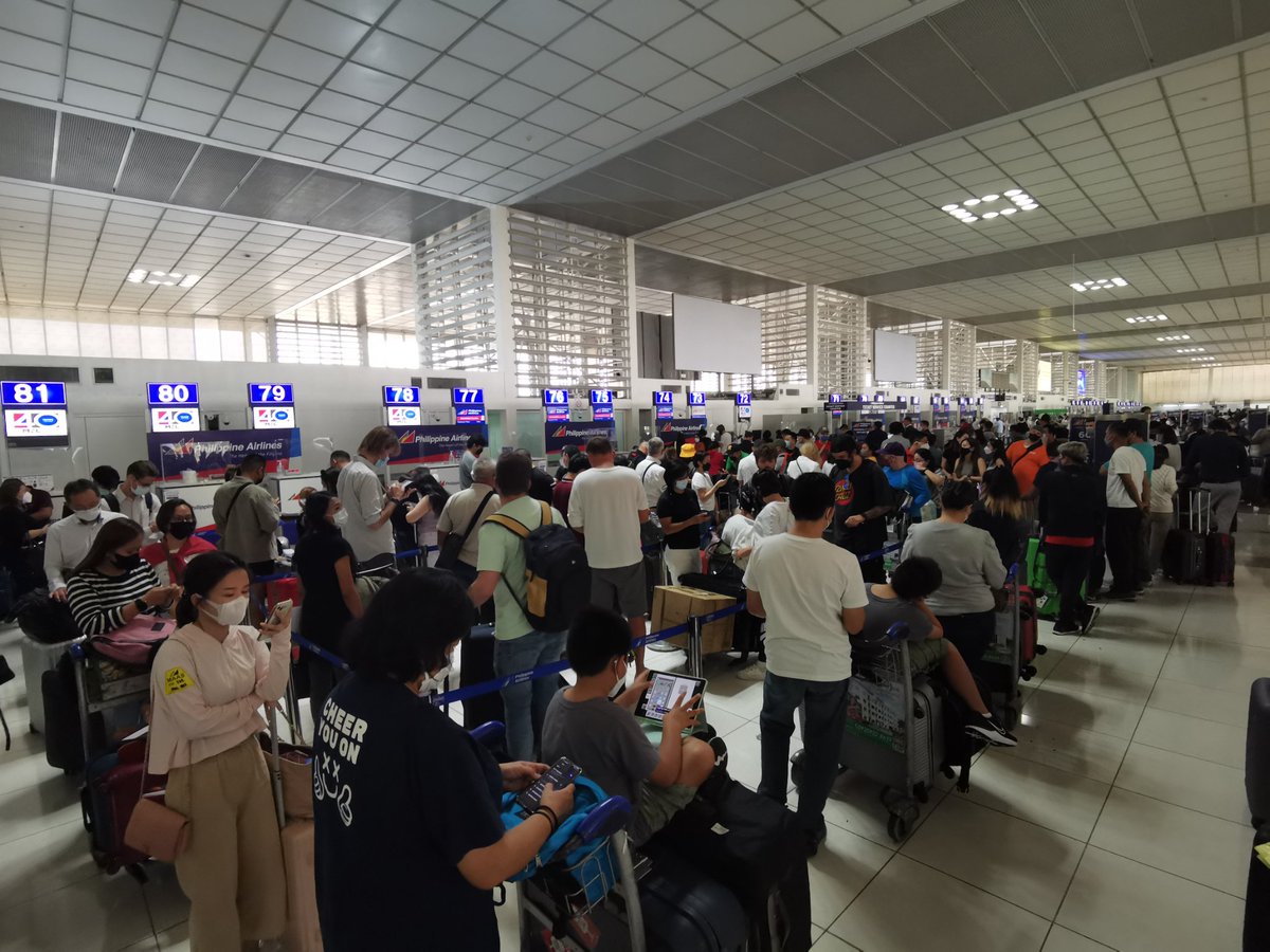 gmbarquin's tweet photo. Seriously @flyPAL? National airline at your home airport, huge queue, 2 destinations, 10 counters, and only 2 open... 🤦🏻‍♂️ https://t.co/kZFGOIvTMA