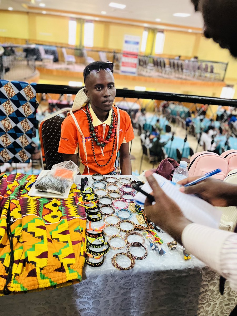 Kaitetsi_Mich's tweet image. Muwanguzi Paul makes African printed goods and he’s one of the beneficiaries of this project.
#Partnership4Impact 
#UPLIFTProject