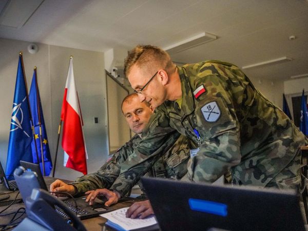 WCR_Chelm's tweet photo. 19 Lubelska Brygada Zmechanizowana przygotowuje się do certyfikacji dowództwa zgodnie z sojuszniczą procedurą #CREVAL. W Lublinie trwa kolejny etap przygotowań do sprawdzianu gotowości bojowej brygady: „in-barracks inspection”. https://t.co/F2xUezku5i