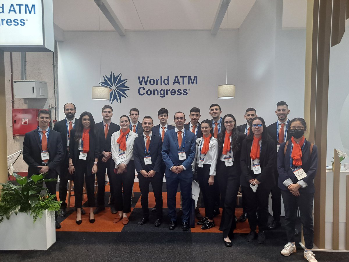 Los student ambassadors son estudiantes de <a href="/aeroespacialUPM/">ETSIAE - UPM</a> que participan en el @WorldATM_now ayudando en diferentes actividades!