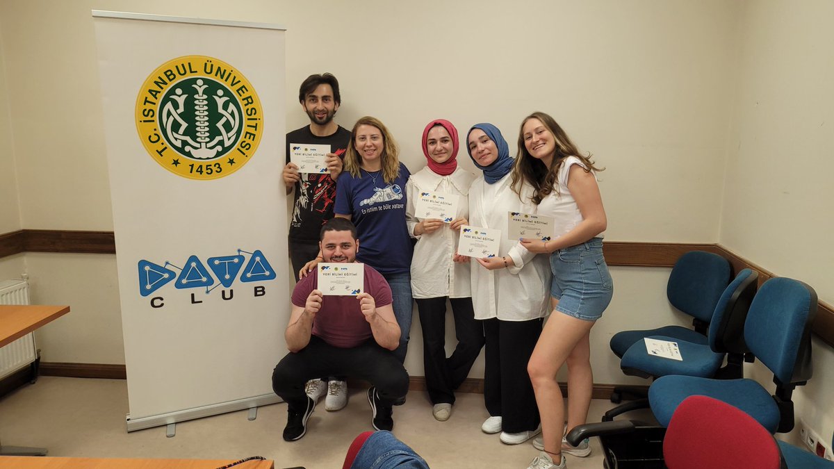 DataClubist's tweet photo. DataClub İstanbul Üniversitesi'ne yeni veri bilimciler kazandırmaya devam ediyor.👩‍💻👨‍💻💻
Sayın Dr. Serra Çelik ile 11 hafta süren Veri Bilimi Eğitimimizi tamamlamış bulunmaktayız. 🎉 Bütün katılımcılarımıza teşekkür eder başarıları için kutlarız.
#data #DataScience https://t.co/EEX87dPLOB