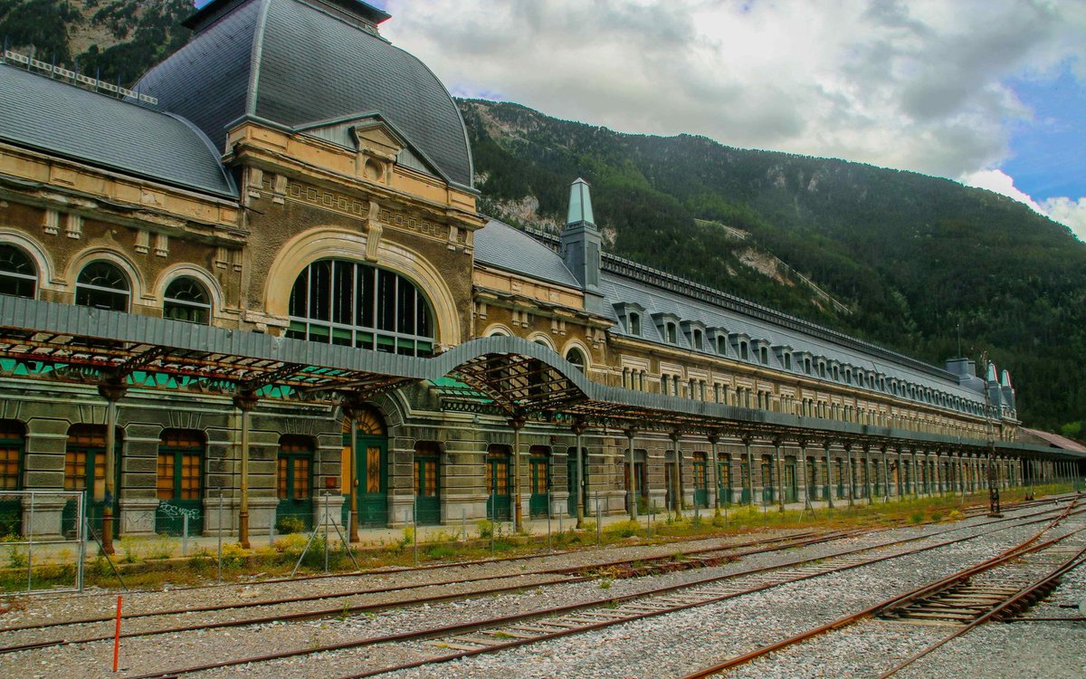 #Canfranc: la estación de trenes más bonita del mundo en la que podrás dormir 🚂 brclo.com/3QJsAo3